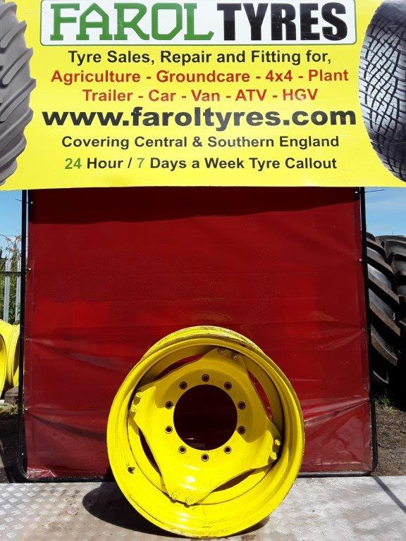 15X28 Used John Deere Rim - Jante pour Machine agricole: photos 1 15X28 Used John Deere Rim - Jante pour Machine agricole: photos 1