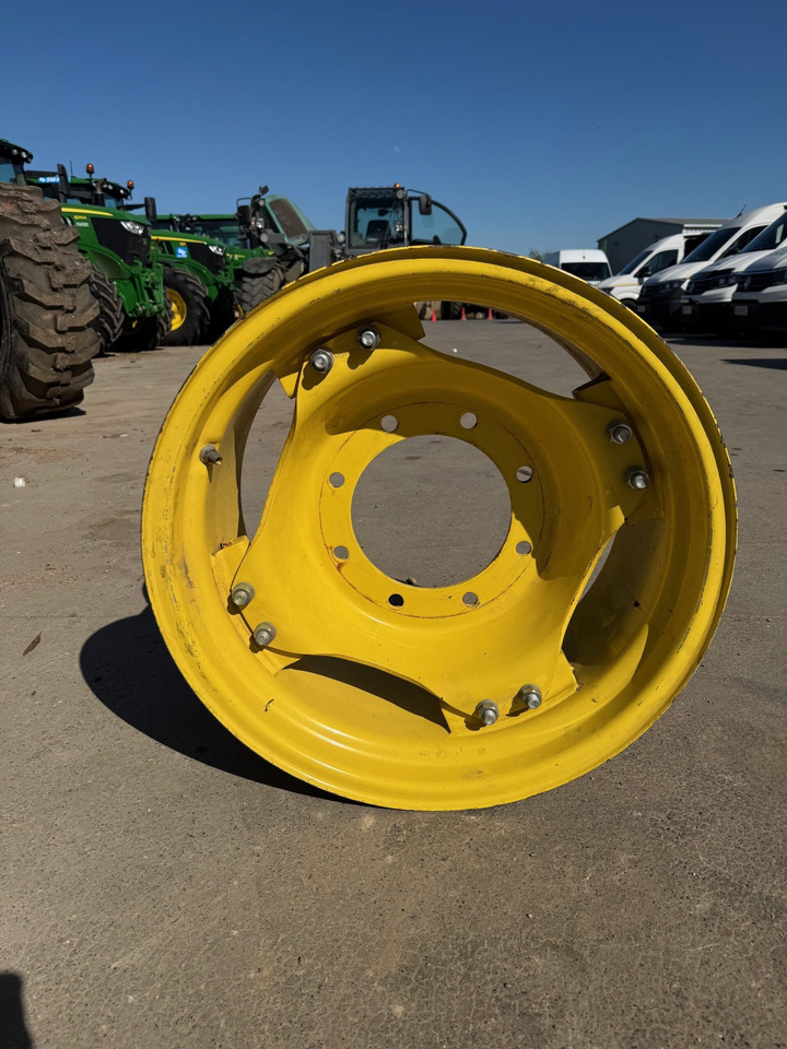 12X24 Used John Deere Rim - Autre matériel: photos 1 12X24 Used John Deere Rim - Autre matériel: photos 1
