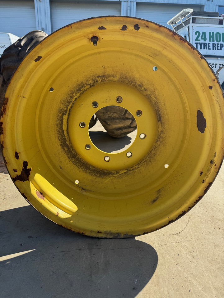 12X28 Used John Deere Rims - Autre matériel: photos 1 12X28 Used John Deere Rims - Autre matériel: photos 1