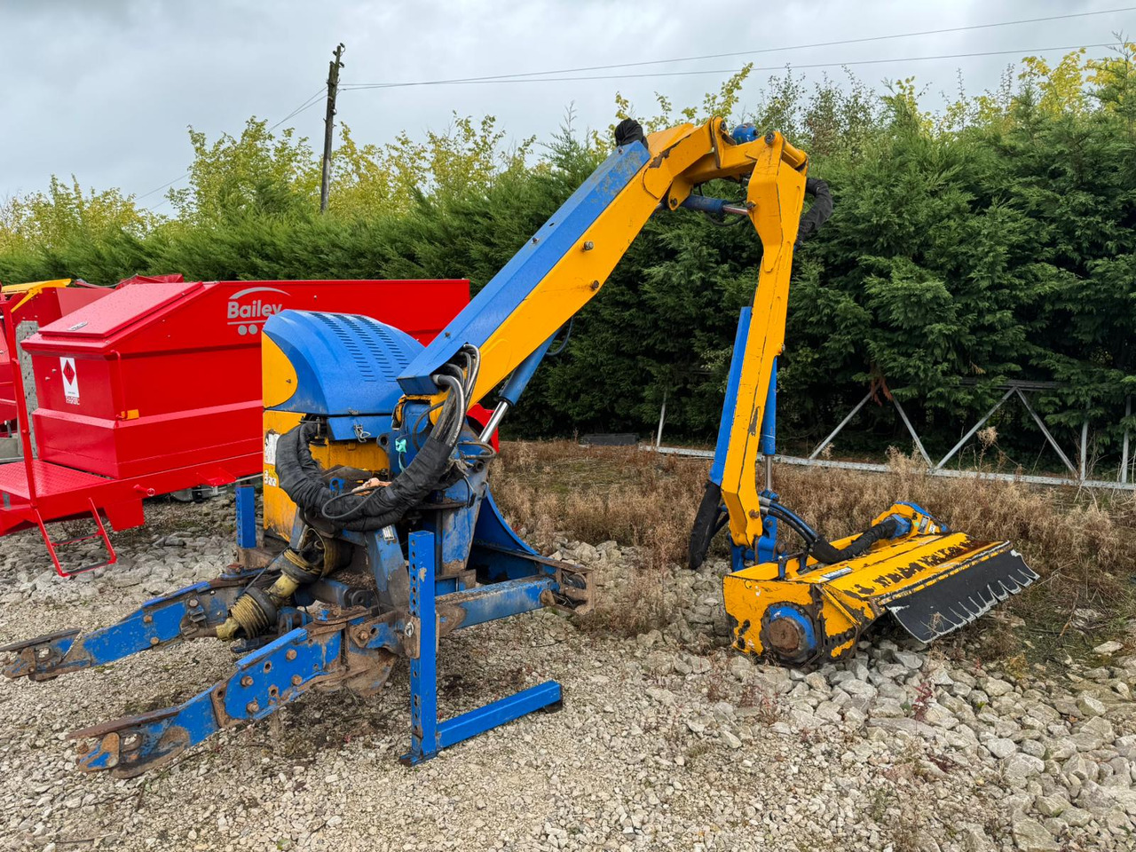 BOMFORD FALCON 5.5 - Epareuse: photos 3 BOMFORD FALCON 5.5 - Epareuse: photos 3