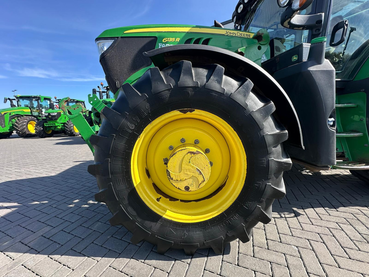 JOHN DEERE 6135R - Tracteur agricole: photos 5 JOHN DEERE 6135R - Tracteur agricole: photos 5