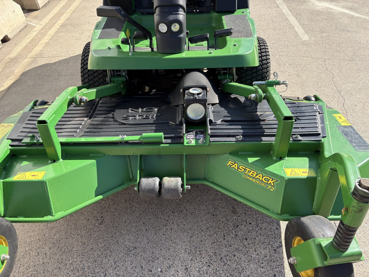 John Deere 1570 C/w 72" rear discharge deck - Motofaucheuse: photos 5 John Deere 1570 C/w 72" rear discharge deck - Motofaucheuse: photos 5