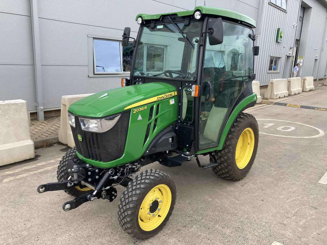 John Deere 2038R compact tractor - Micro tracteur: photos 1 John Deere 2038R compact tractor - Micro tracteur: photos 1