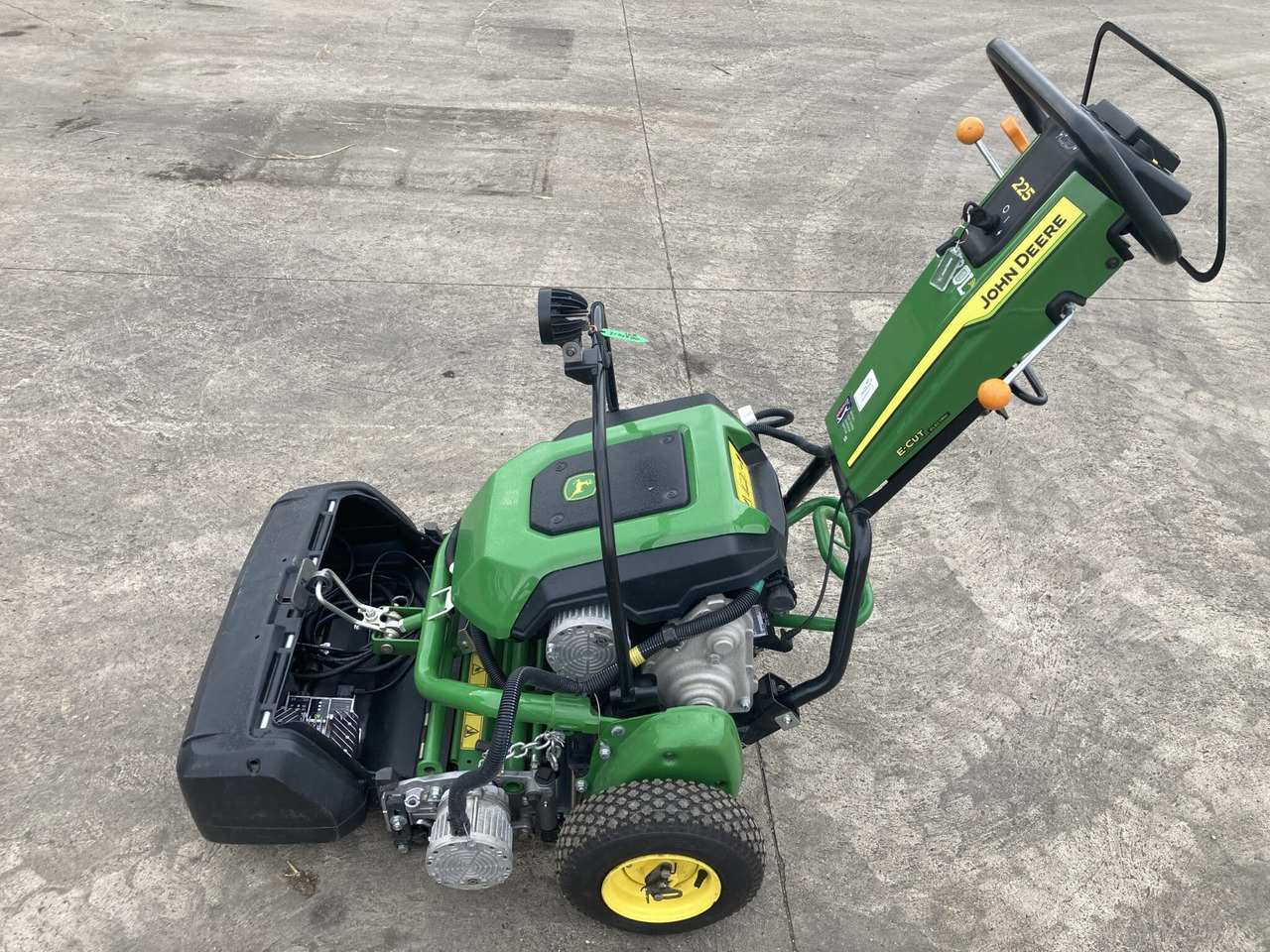 John Deere 225 E-cut walk behind electric greens mower - Motofaucheuse: photos 3 John Deere 225 E-cut walk behind electric greens mower - Motofaucheuse: photos 3