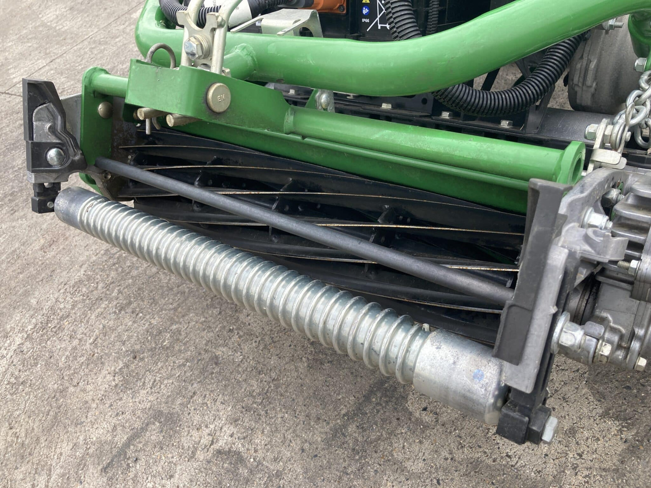 John Deere 225 E-cut walk behind electric greens mower - Motofaucheuse: photos 5 John Deere 225 E-cut walk behind electric greens mower - Motofaucheuse: photos 5
