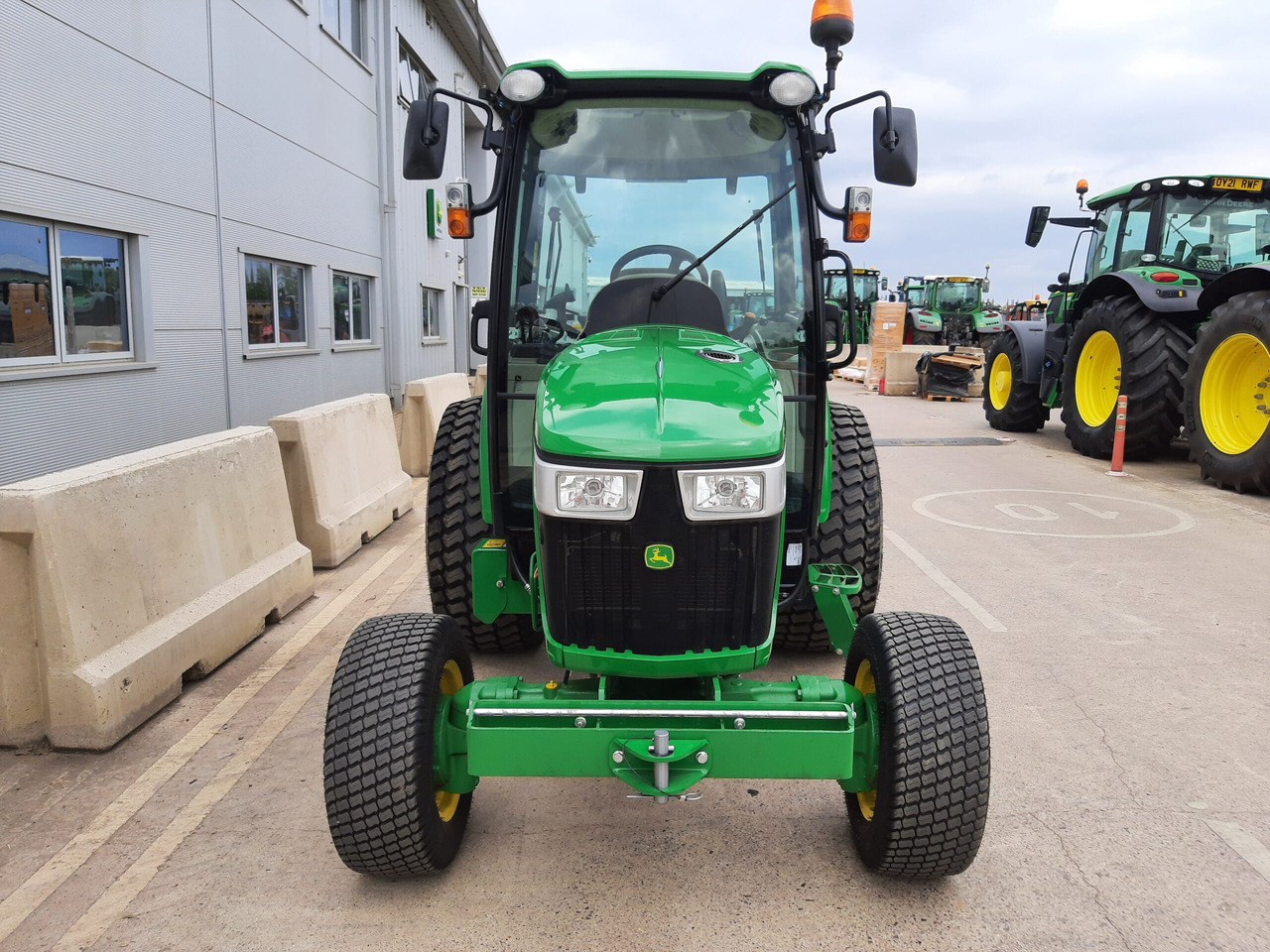 John Deere 4066R Compact Tractor - Micro tracteur: photos 2 John Deere 4066R Compact Tractor - Micro tracteur: photos 2