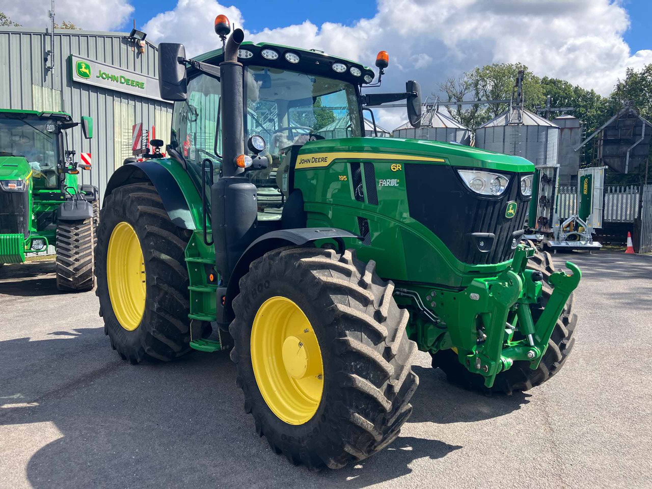 John Deere 6R 195 - Tracteur agricole: photos 2 John Deere 6R 195 - Tracteur agricole: photos 2