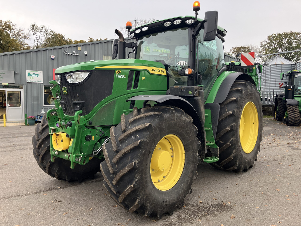John Deere 6R 215 - Tracteur agricole: photos 1 John Deere 6R 215 - Tracteur agricole: photos 1