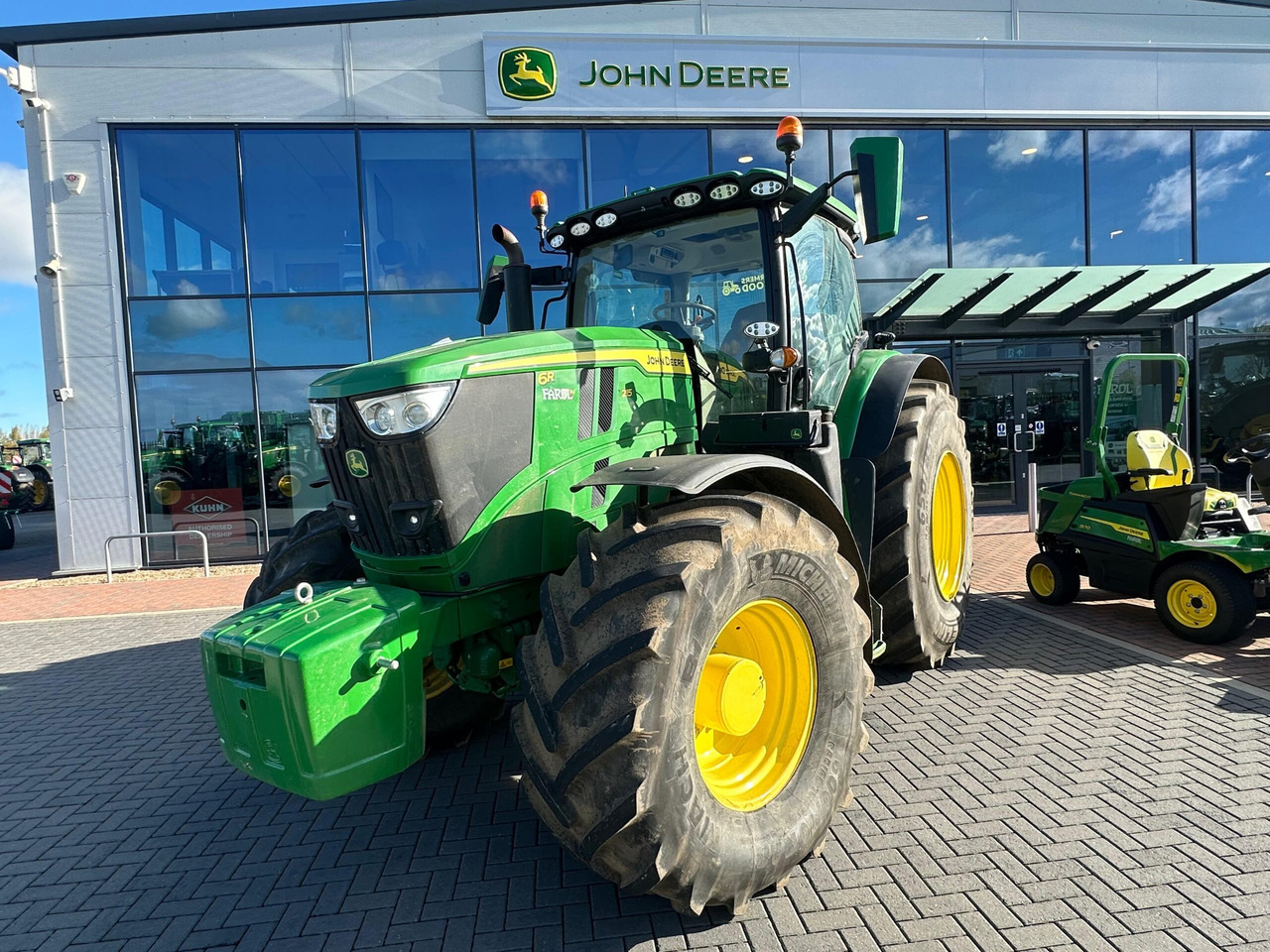 John Deere 6R 215 - Tracteur agricole: photos 1 John Deere 6R 215 - Tracteur agricole: photos 1