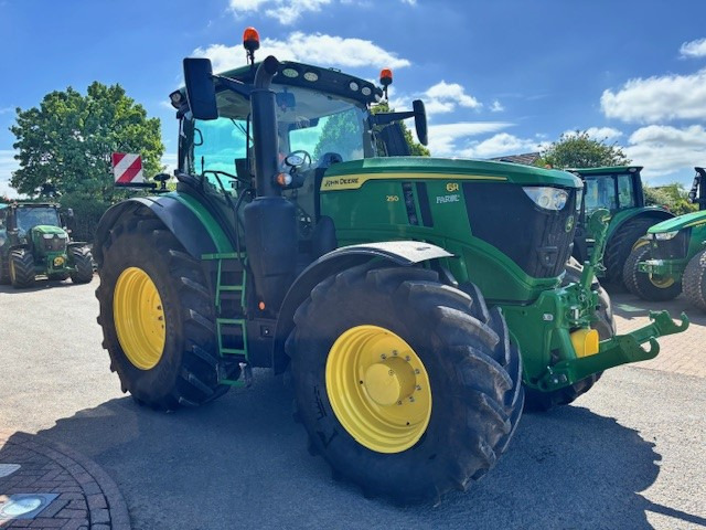 John Deere 6R 250 - Tracteur agricole: photos 3 John Deere 6R 250 - Tracteur agricole: photos 3
