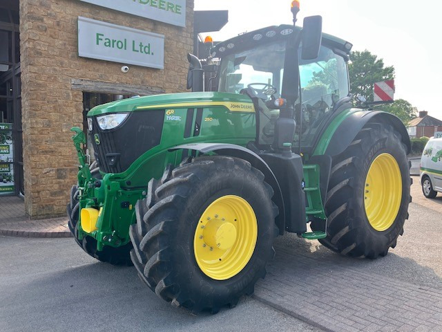 John Deere 6R 250 - Tracteur agricole: photos 1 John Deere 6R 250 - Tracteur agricole: photos 1