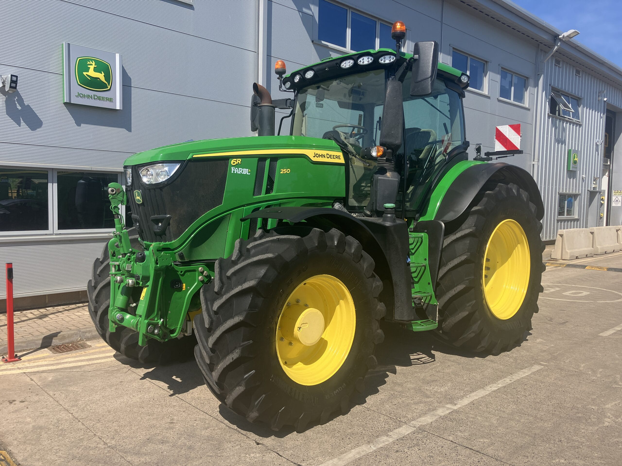 John Deere 6R 250 - Tracteur agricole: photos 1 John Deere 6R 250 - Tracteur agricole: photos 1