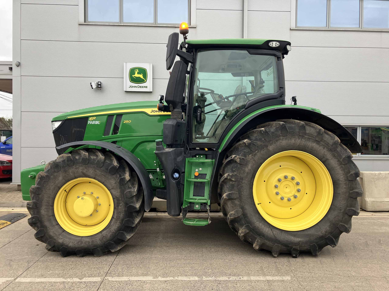 John Deere 6R 250 - Tracteur agricole: photos 2 John Deere 6R 250 - Tracteur agricole: photos 2