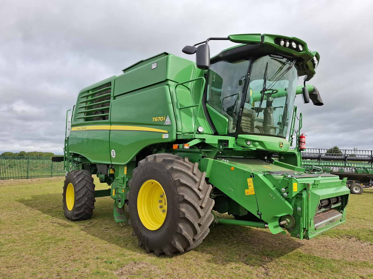John Deere T670 - Moissonneuse-batteuse: photos 1 John Deere T670 - Moissonneuse-batteuse: photos 1