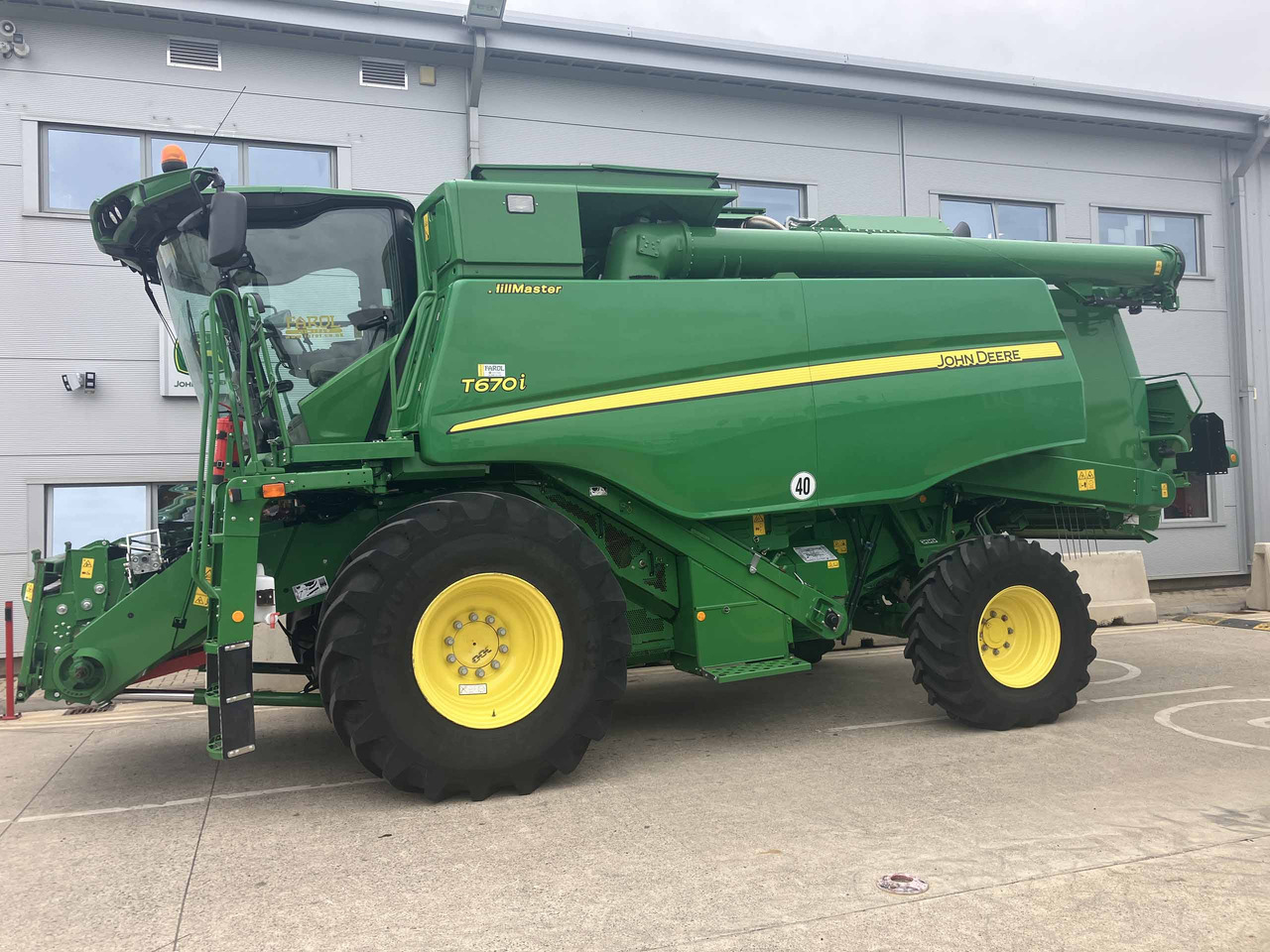 John Deere T670i HillMaster - Moissonneuse-batteuse: photos 2 John Deere T670i HillMaster - Moissonneuse-batteuse: photos 2
