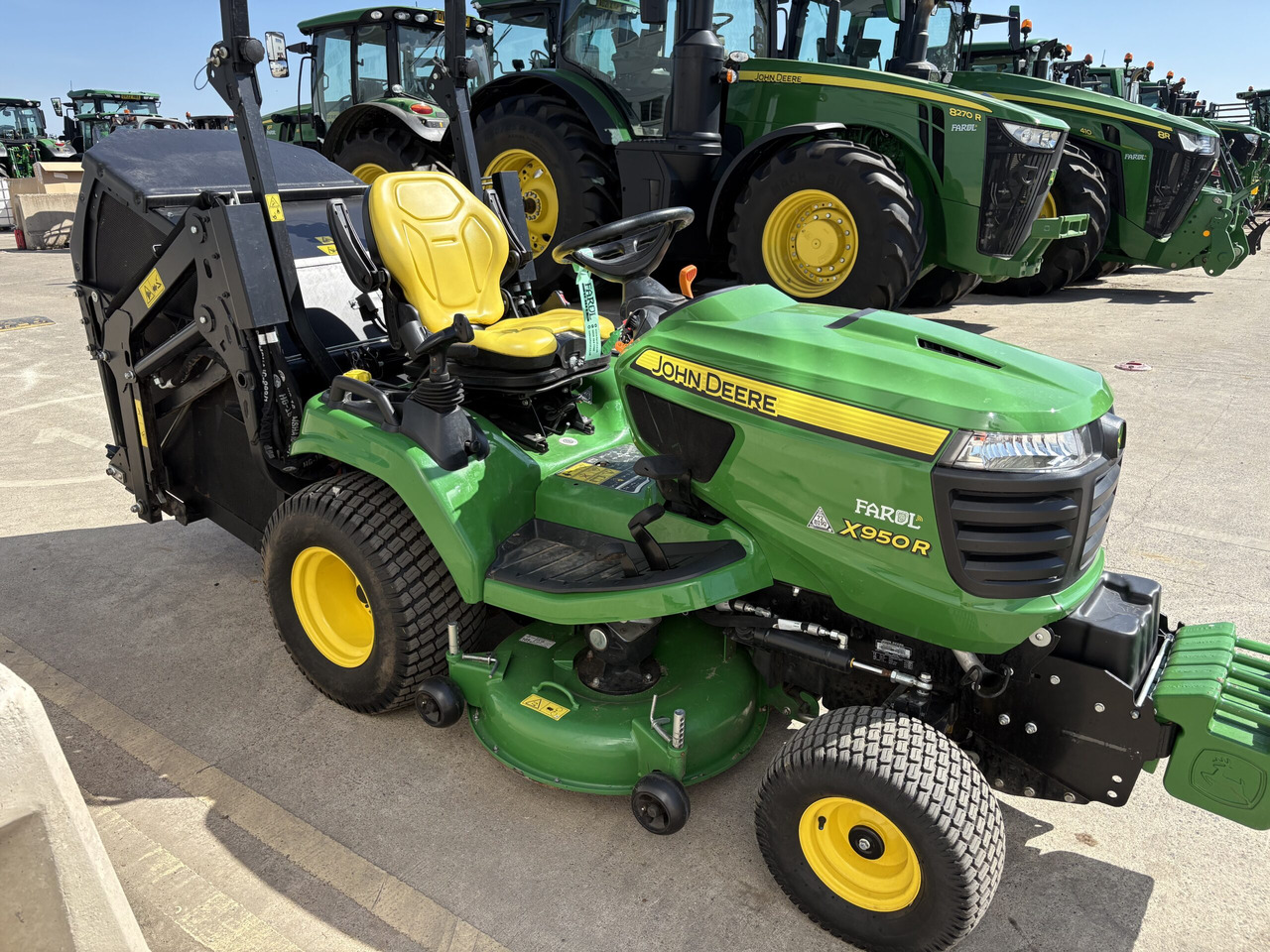 John Deere X950R Cut & Collect mower - Motofaucheuse: photos 1 John Deere X950R Cut & Collect mower - Motofaucheuse: photos 1