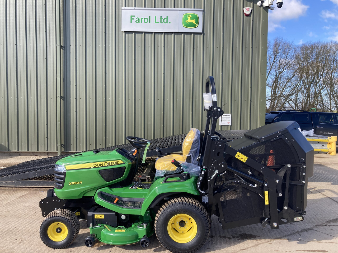 John Deere X950R ride on cut and collect mower - Motofaucheuse: photos 2 John Deere X950R ride on cut and collect mower - Motofaucheuse: photos 2