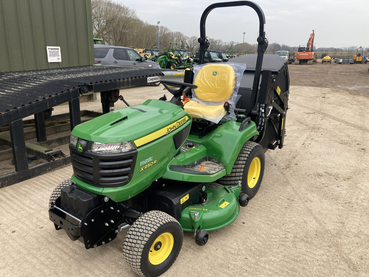 John Deere X950R ride on cut and collect mower - Motofaucheuse: photos 1 John Deere X950R ride on cut and collect mower - Motofaucheuse: photos 1