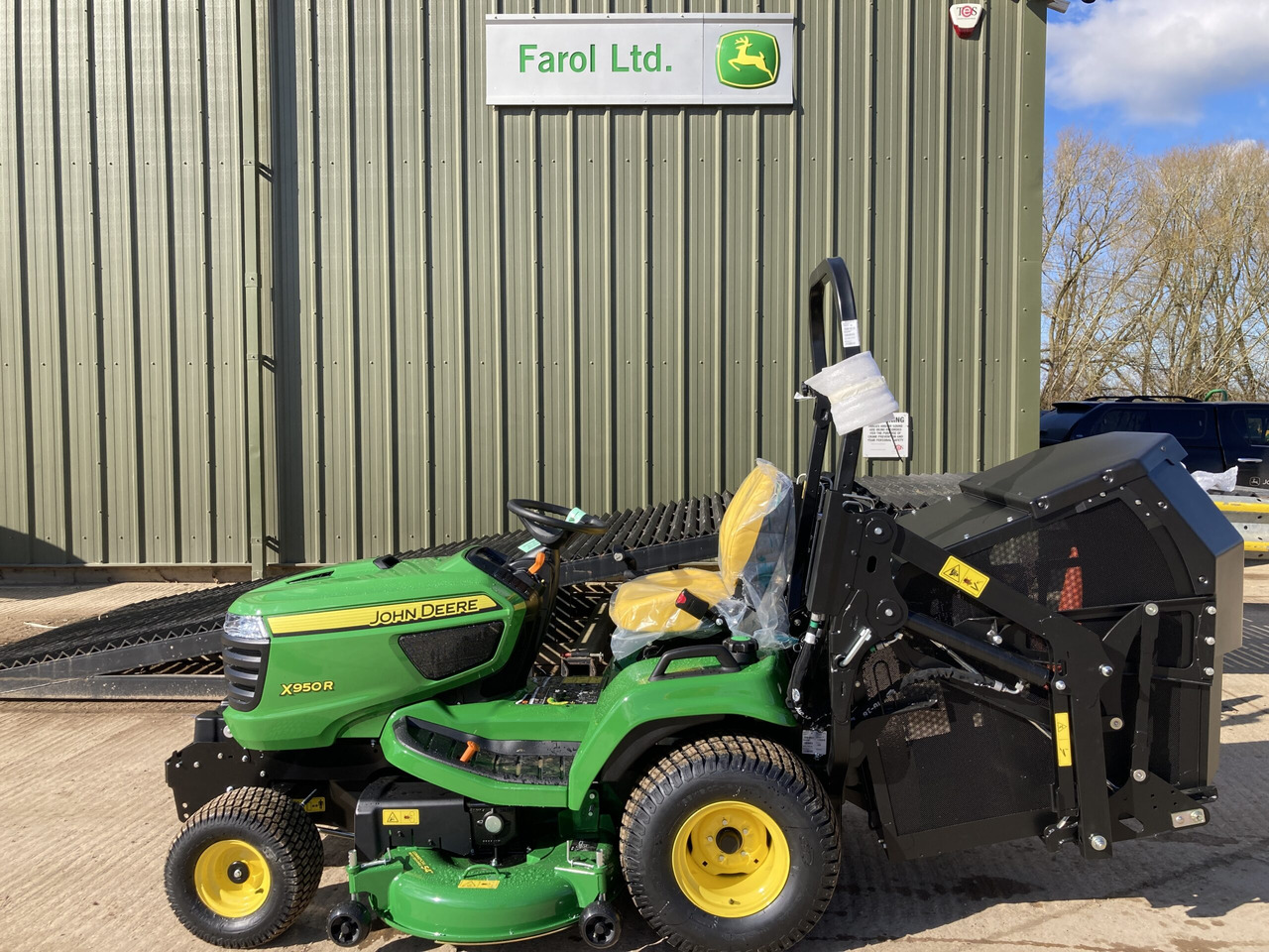 John Deere X950R ride on cut and collect mower - Motofaucheuse: photos 2 John Deere X950R ride on cut and collect mower - Motofaucheuse: photos 2