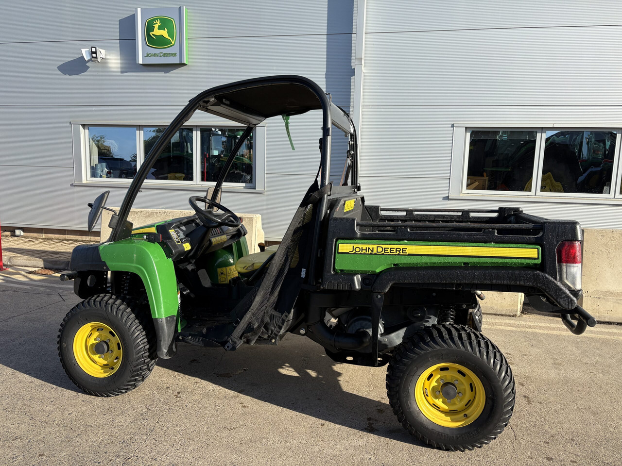 John Deere XUV855M Gator - Quadricycle: photos 1 John Deere XUV855M Gator - Quadricycle: photos 1
