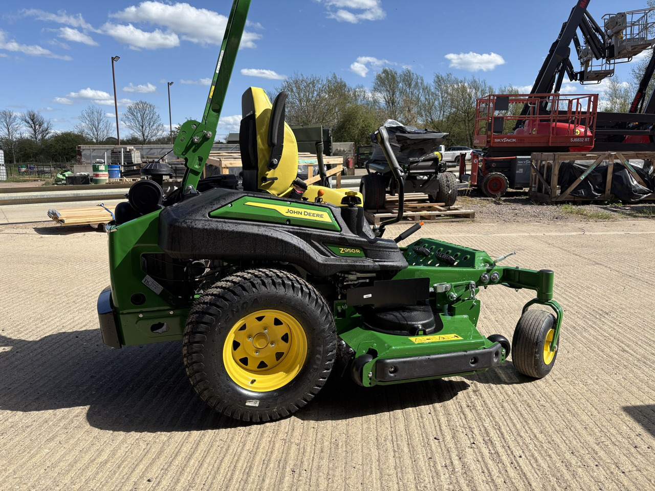 John Deere Z950R commercial Z-turn mower - Motofaucheuse: photos 2 John Deere Z950R commercial Z-turn mower - Motofaucheuse: photos 2