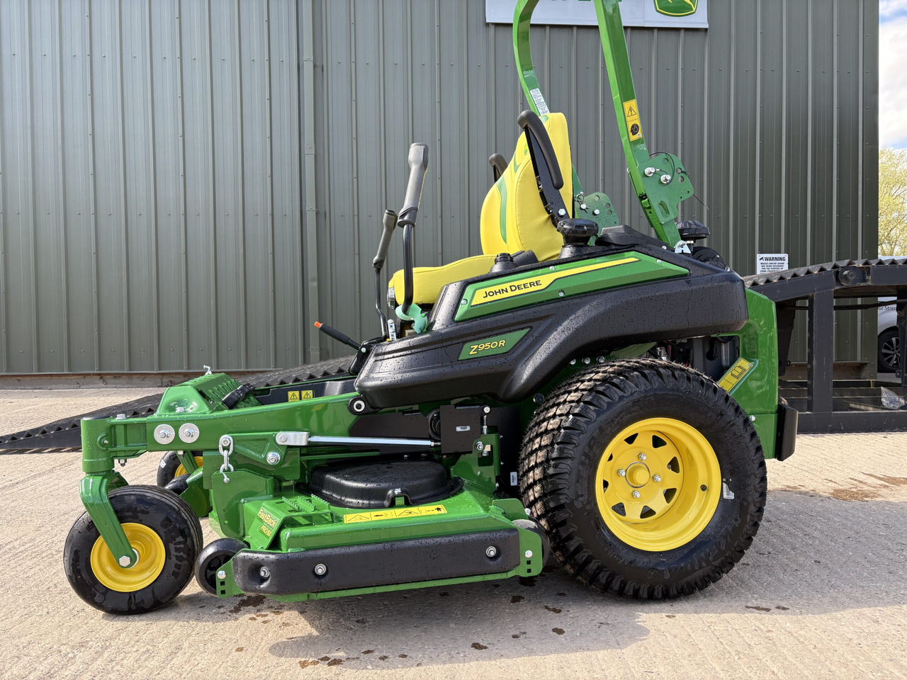 John Deere Z950R commercial Z-turn mower - Motofaucheuse: photos 1 John Deere Z950R commercial Z-turn mower - Motofaucheuse: photos 1