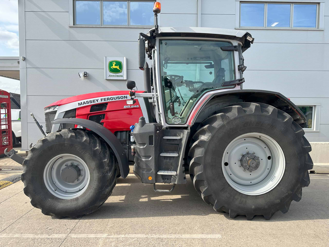 Massey Ferguson 8S.245 - Tracteur agricole: photos 2 Massey Ferguson 8S.245 - Tracteur agricole: photos 2