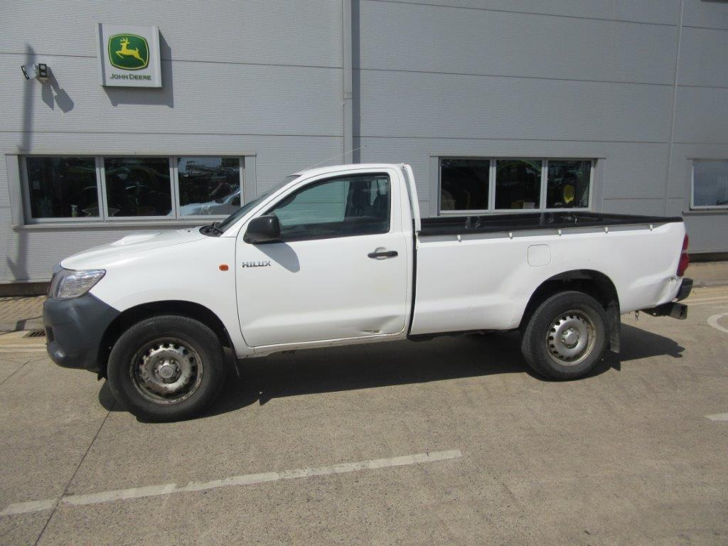 TOYOTA HILUX HI-LUXURY ACTIVE D-4D SINGLE CAB - Pick-up: photos 3 TOYOTA HILUX HI-LUXURY ACTIVE D-4D SINGLE CAB - Pick-up: photos 3