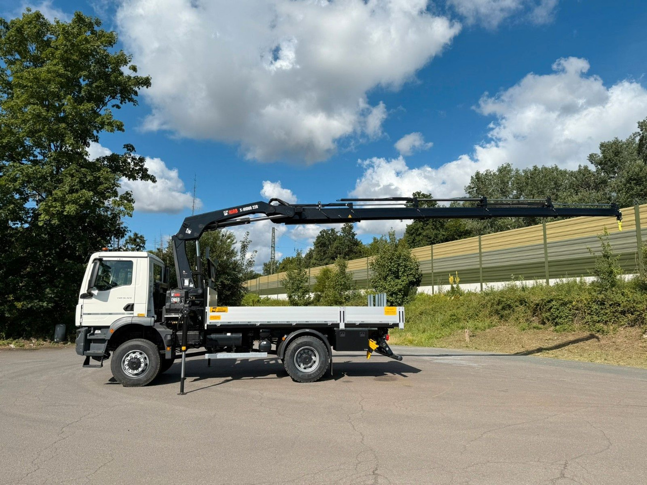 MAN TGM 18.320 4x4 Hiab 228-4 Kran - Camion grue: photos 2 MAN TGM 18.320 4x4 Hiab 228-4 Kran - Camion grue: photos 2