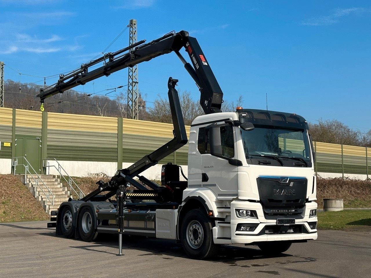 MAN TGS 26.470 6x2 Abrollkipper + Kran Hiab 228-4 - Camion ampliroll, Camion grue: photos 1 MAN TGS 26.470 6x2 Abrollkipper + Kran Hiab 228-4 - Camion ampliroll, Camion grue: photos 1