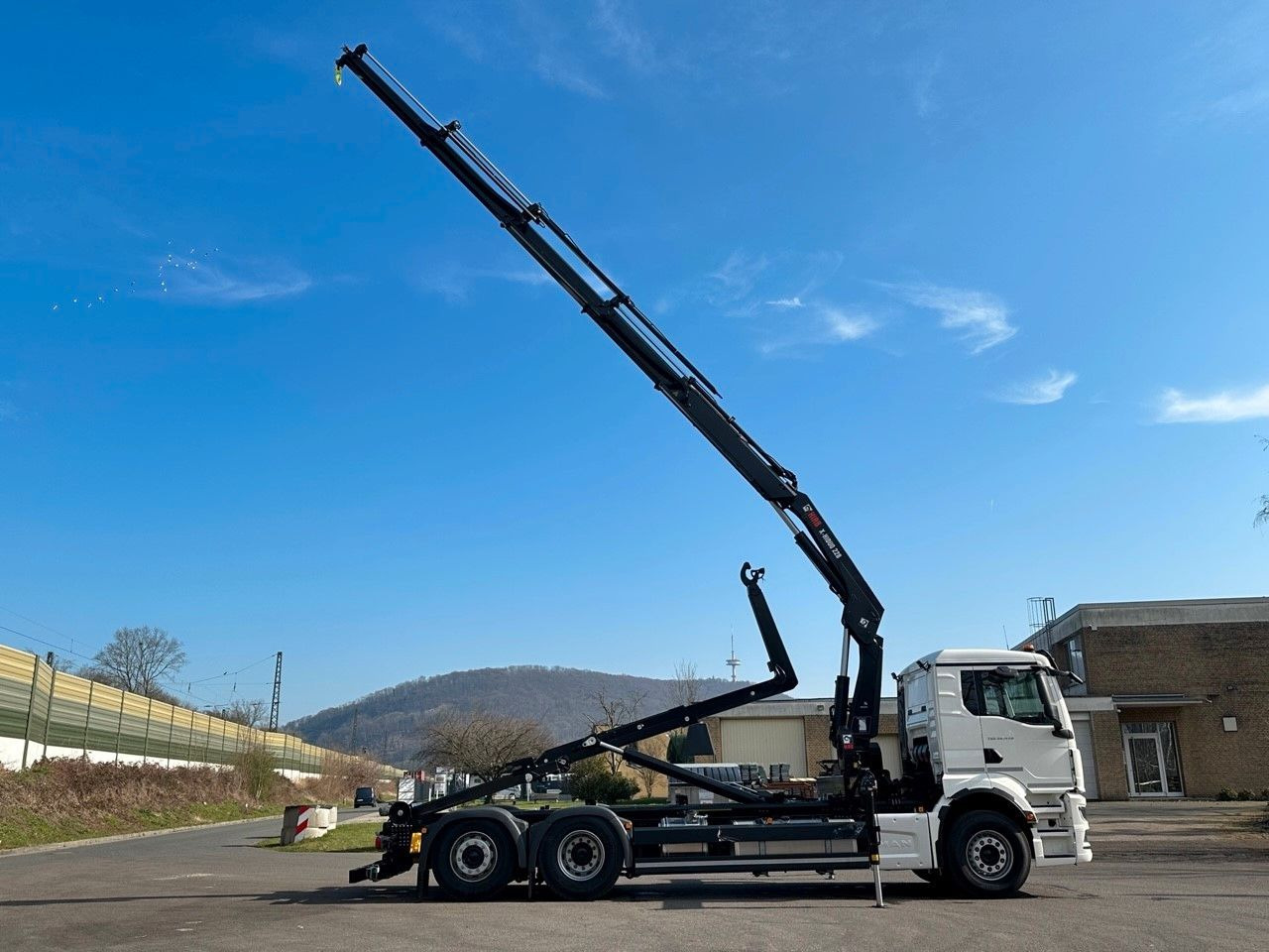 MAN TGS 26.470 6x2 Abrollkipper + Kran Hiab 228-4 - Camion ampliroll, Camion grue: photos 4 MAN TGS 26.470 6x2 Abrollkipper + Kran Hiab 228-4 - Camion ampliroll, Camion grue: photos 4