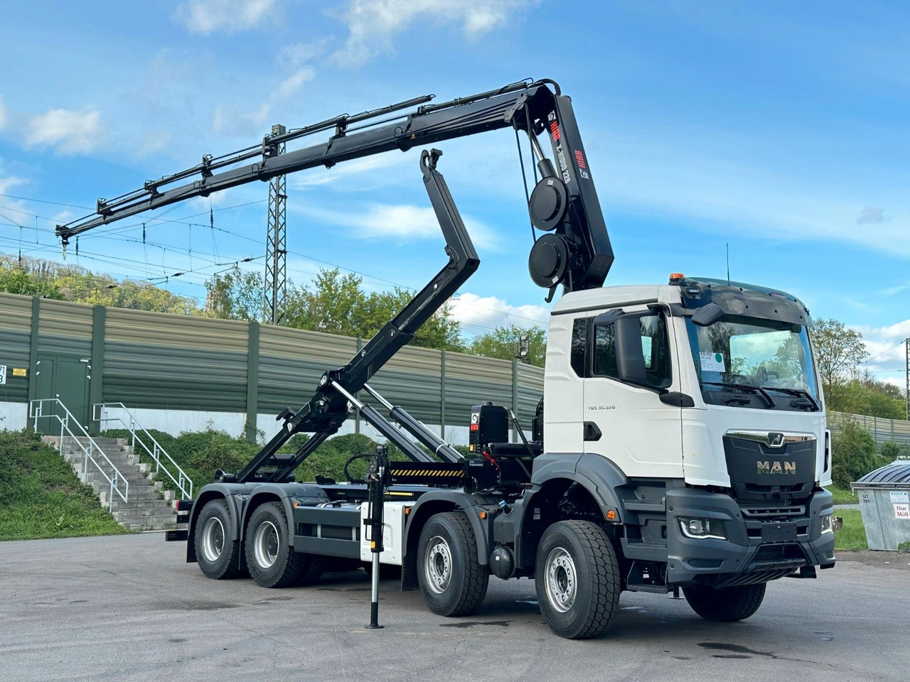 MAN TGS 35.520 8x4 Abrollkipper + Kran HIAB 228-6 - Camion ampliroll, Camion grue: photos 1 MAN TGS 35.520 8x4 Abrollkipper + Kran HIAB 228-6 - Camion ampliroll, Camion grue: photos 1