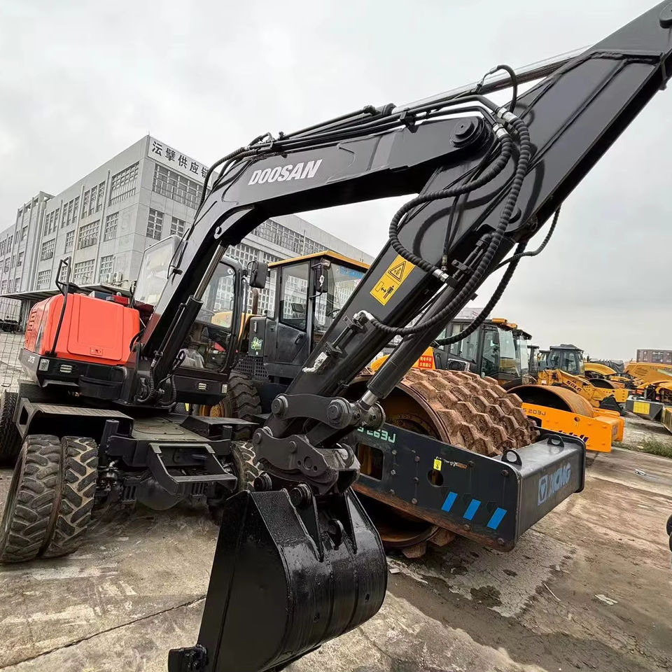 Hot Sale Used Doosan Dx75 Small 7.5t Wheel Excavator South Korea DX75 Mini Excavator for Sale Good Condition - Pelle sur pneus: photos 1 Hot Sale Used Doosan Dx75 Small 7.5t Wheel Excavator South Korea DX75 Mini Excavator for Sale Good Condition - Pelle sur pneus: photos 1
