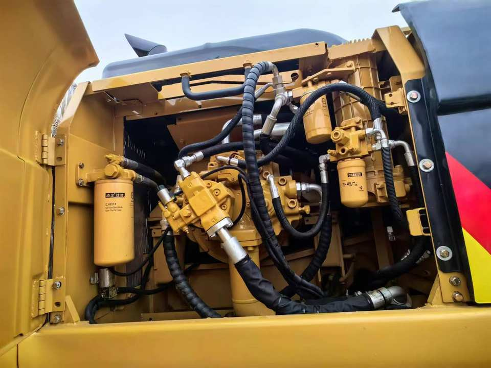 Low Price Used Caterpillar CAT 330D2L Excavators 33 TON 1.5M³ Bucket Capacity CN 2022 Machinery Test Report Track Shoes Included - Pelle sur chenille: photos 4 Low Price Used Caterpillar CAT 330D2L Excavators 33 TON 1.5M³ Bucket Capacity CN 2022 Machinery Test Report Track Shoes Included - Pelle sur chenille: photos 4