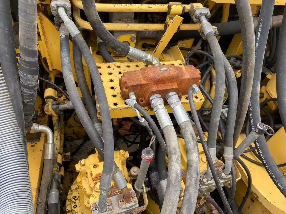 USED EXCAVATOR Good Condition Komatsu PC600-8 Original Japan Cheap Used Excavators Used Original Japan Komatsu PC600 - Pelle sur chenille: photos 3 USED EXCAVATOR Good Condition Komatsu PC600-8 Original Japan Cheap Used Excavators Used Original Japan Komatsu PC600 - Pelle sur chenille: photos 3