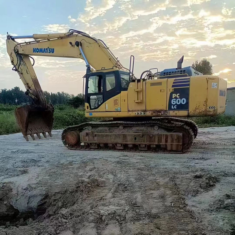 USED EXCAVATOR Good Condition Komatsu PC600-8 Original Japan Cheap Used Excavators Used Original Japan Komatsu PC600 - Pelle sur chenille: photos 1 USED EXCAVATOR Good Condition Komatsu PC600-8 Original Japan Cheap Used Excavators Used Original Japan Komatsu PC600 - Pelle sur chenille: photos 1