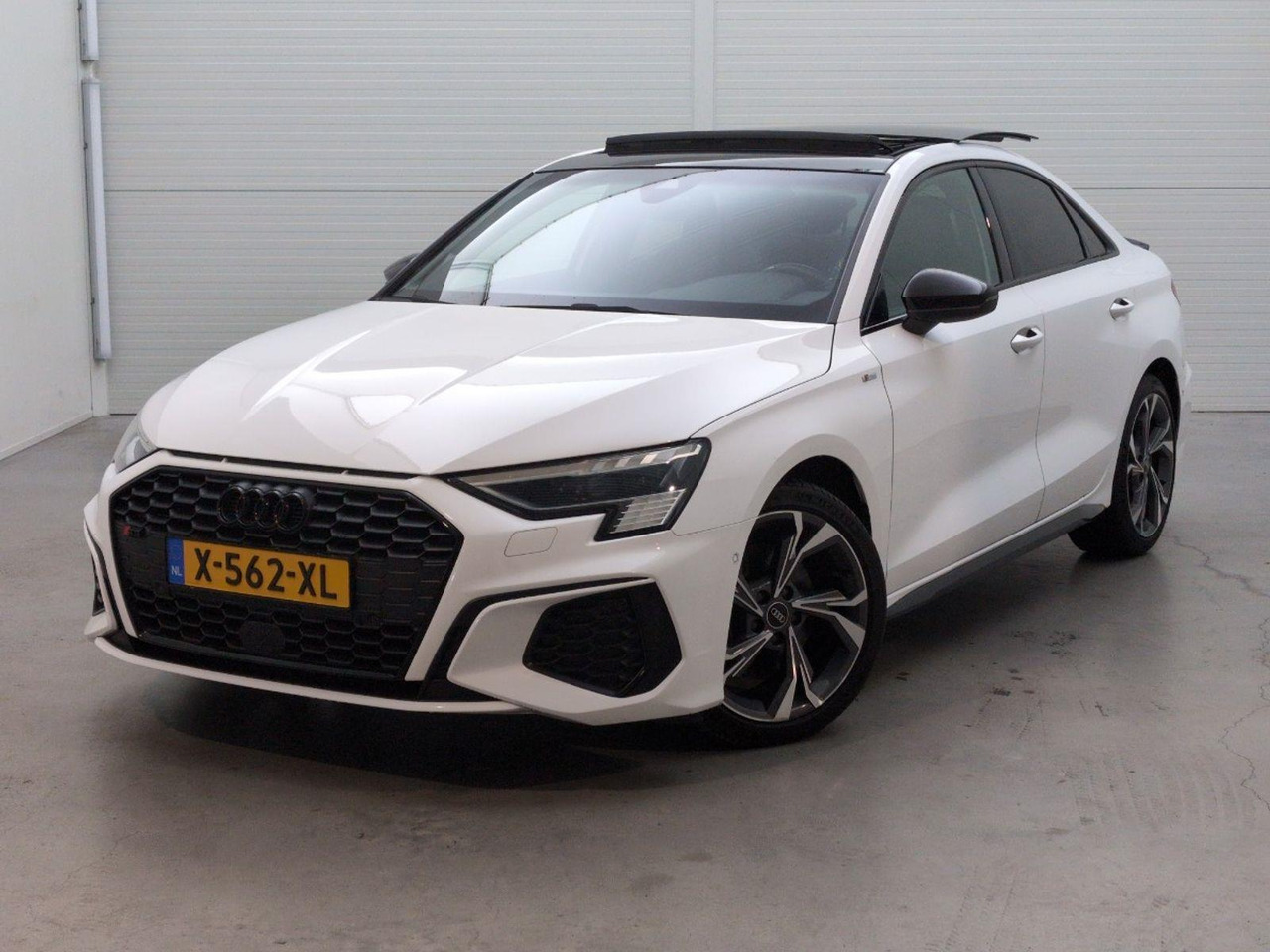 Audi A3 Limousine 35 TFSI edition one | 2022 | 54.418 km | Automaat | X562XL | NAP: Geen oordeel - Berline: photos 1 Audi A3 Limousine 35 TFSI edition one | 2022 | 54.418 km | Automaat | X562XL | NAP: Geen oordeel - Berline: photos 1