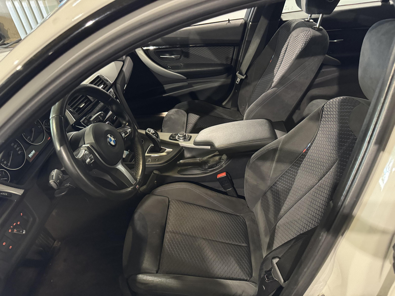 BMW 3-serie 320i Centennial Executive M-Pakket | 2016 | 290.809 km | JP-910-N - Berline: photos 3 BMW 3-serie 320i Centennial Executive M-Pakket | 2016 | 290.809 km | JP-910-N - Berline: photos 3