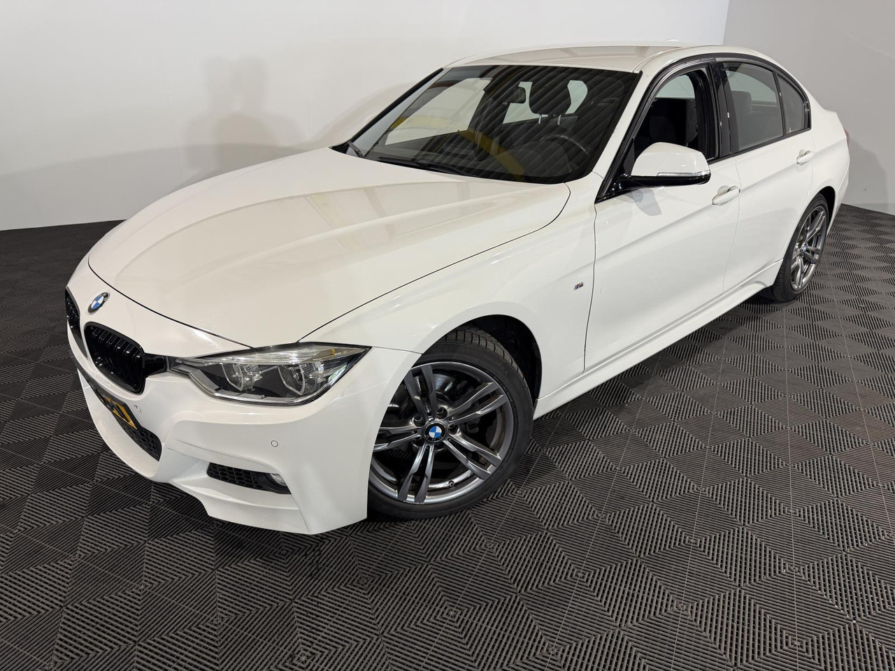 BMW 3-serie 320i Centennial Executive M-Pakket | 2016 | 290.809 km | JP-910-N - Berline: photos 1 BMW 3-serie 320i Centennial Executive M-Pakket | 2016 | 290.809 km | JP-910-N - Berline: photos 1