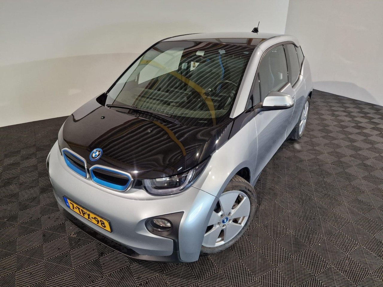 BMW i3 Range Extender 7-TPX-98 48.489 km - Voiture: photos 1 BMW i3 Range Extender 7-TPX-98 48.489 km - Voiture: photos 1