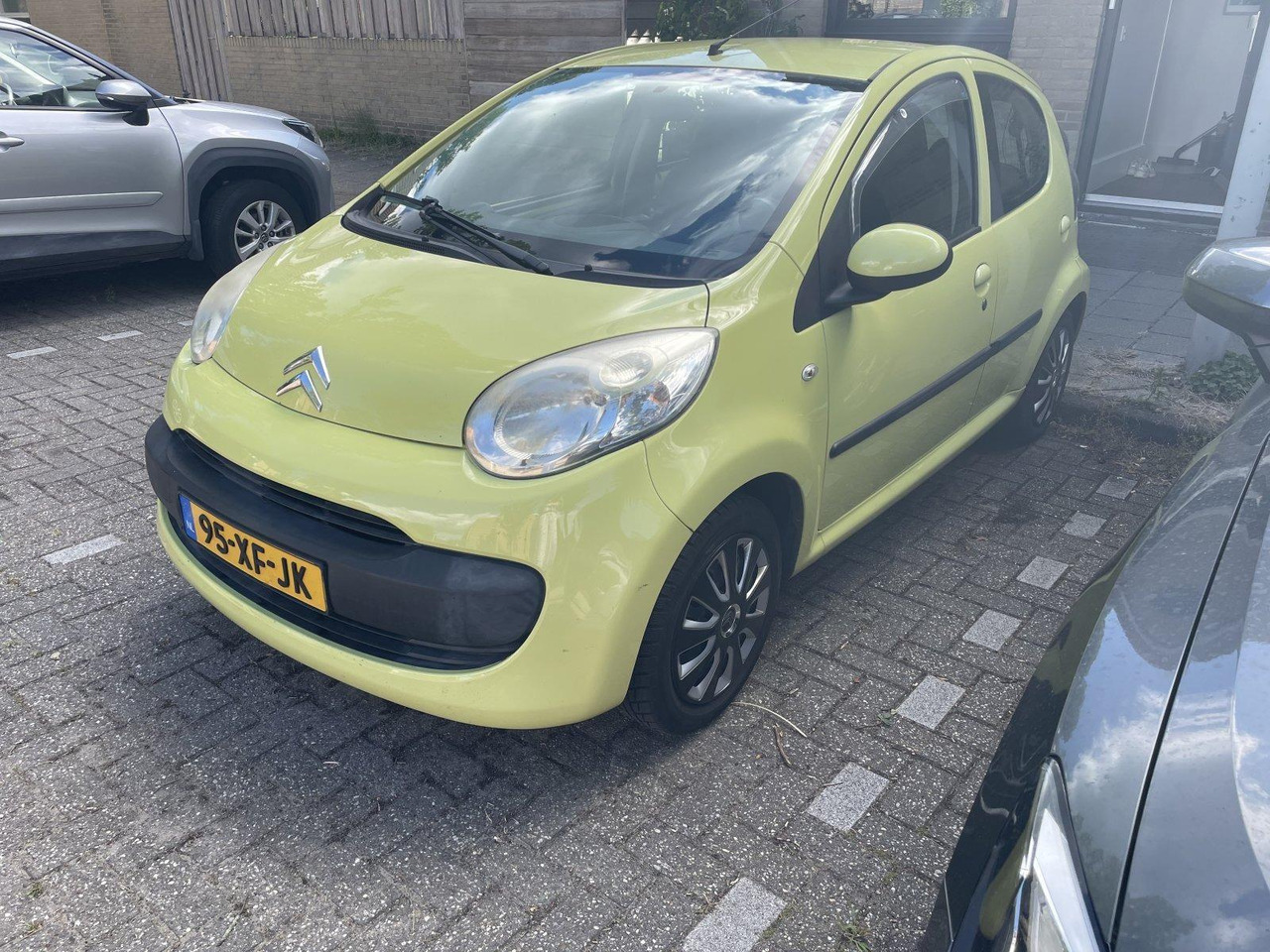 Citroen | C1 | 1.0-12V Ambiance | 2007 | 181.712 km | 95XFJK | Automaat | Logisch - Voiture à hayon: photos 1 Citroen | C1 | 1.0-12V Ambiance | 2007 | 181.712 km | 95XFJK | Automaat | Logisch - Voiture à hayon: photos 1