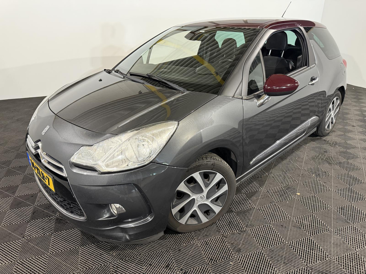 Citroen DS3 1.6 e-HDi So Chic | 2012 | 277.448 km | 14-XLR-7 - Voiture à hayon: photos 1 Citroen DS3 1.6 e-HDi So Chic | 2012 | 277.448 km | 14-XLR-7 - Voiture à hayon: photos 1