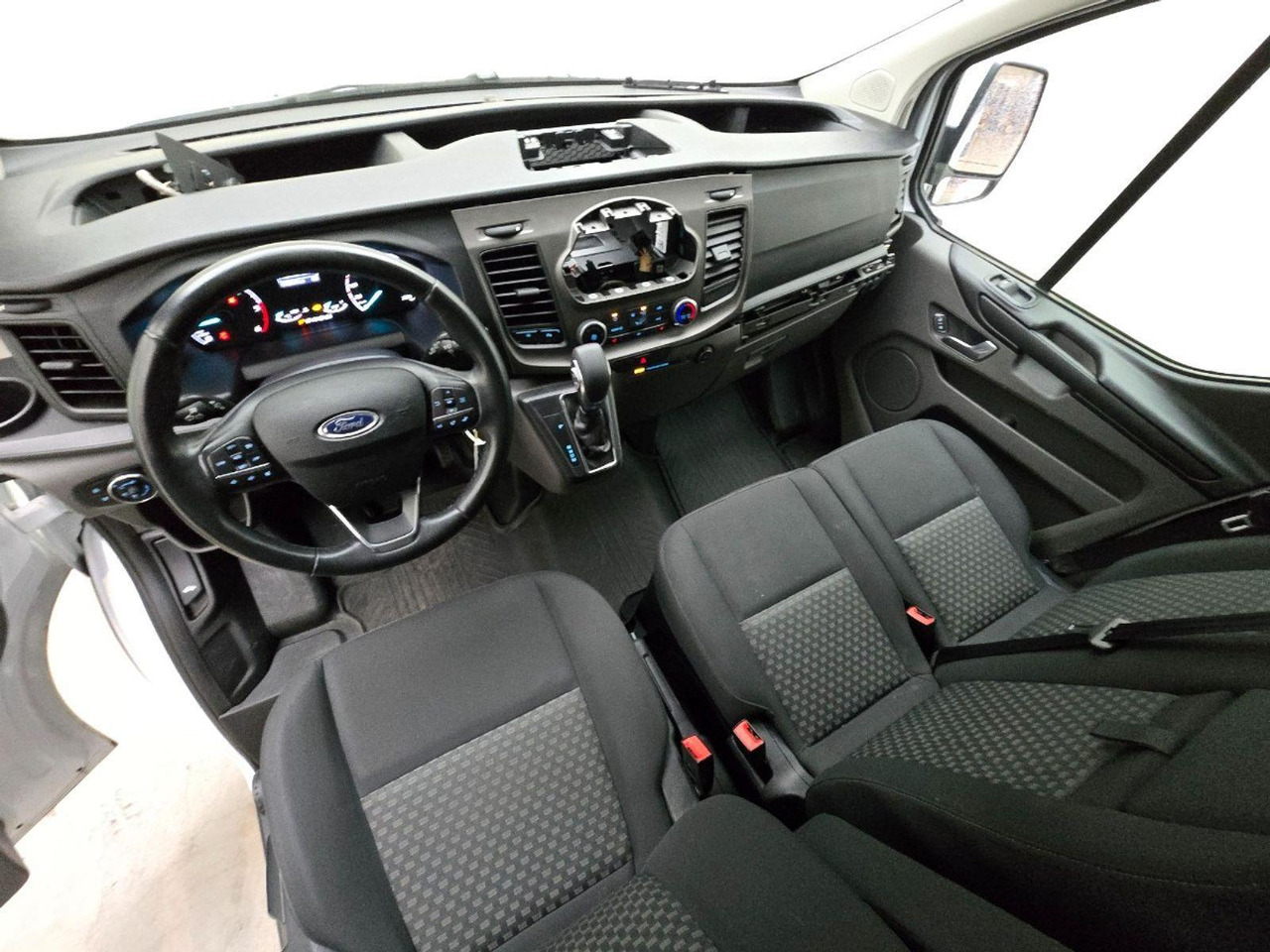 Ford Transit Custom 300 2.0 TDCI L1H1 Trend | 2018 | 154.249 km | Automaat | VDF69T | NAP: Geen oordeel - Fourgon utilitaire: photos 5 Ford Transit Custom 300 2.0 TDCI L1H1 Trend | 2018 | 154.249 km | Automaat | VDF69T | NAP: Geen oordeel - Fourgon utilitaire: photos 5