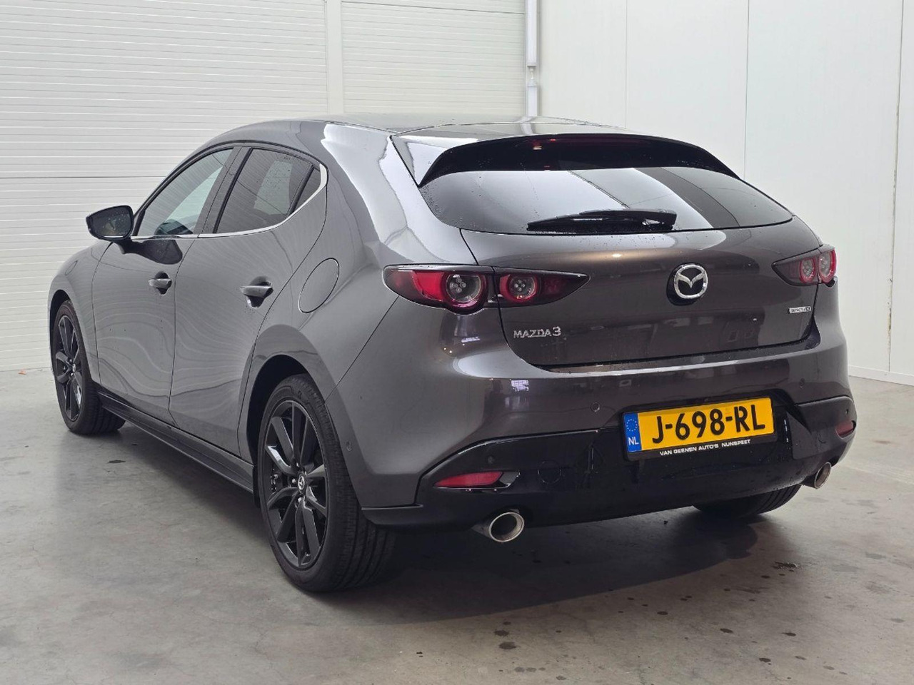 Mazda 3 2.0 e - SkyActiv - X M Hybrid 180 Luxury | 2020 | 61.020 km | Automaat | J698RL | NAP: Logisch - Voiture à hayon: photos 3 Mazda 3 2.0 e - SkyActiv - X M Hybrid 180 Luxury | 2020 | 61.020 km | Automaat | J698RL | NAP: Logisch - Voiture à hayon: photos 3