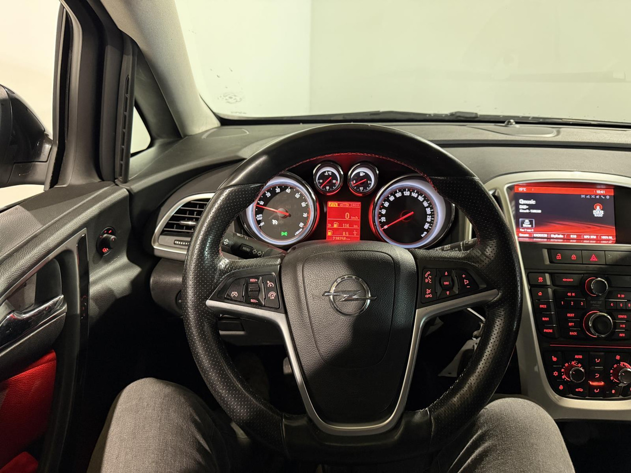 Opel | Astra Sports Tourer | 1.4 Turbo Sport + | 2015 | 218.258 km | HG259B | Logisch - Voiture: photos 5 Opel | Astra Sports Tourer | 1.4 Turbo Sport + | 2015 | 218.258 km | HG259B | Logisch - Voiture: photos 5