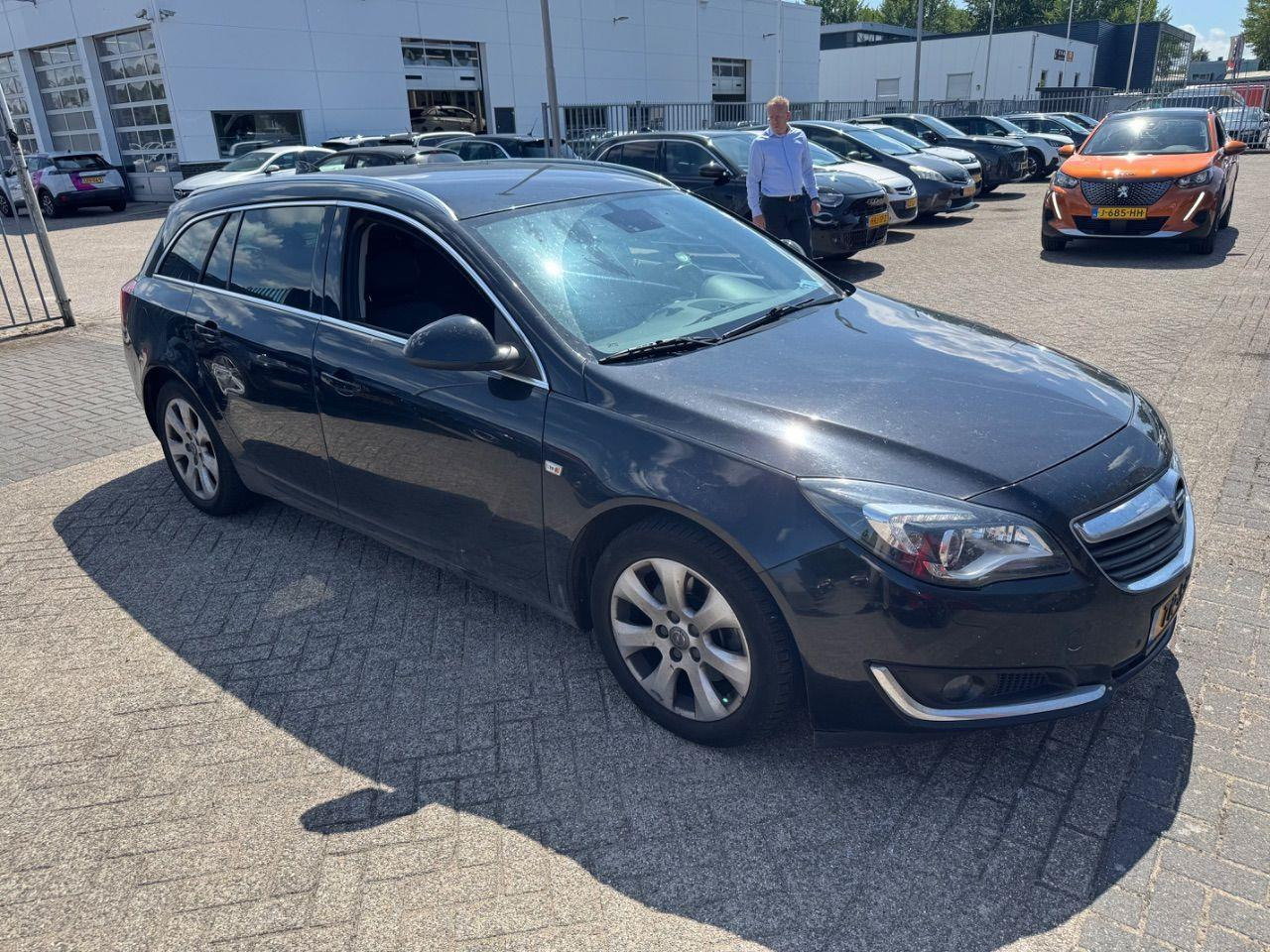 Opel Insignia Sports Tourer 2.0 CDTI Cosmo | 2017 | 284.000 km | TR562Z | NAP: Geen oordeel - Voiture: photos 2 Opel Insignia Sports Tourer 2.0 CDTI Cosmo | 2017 | 284.000 km | TR562Z | NAP: Geen oordeel - Voiture: photos 2