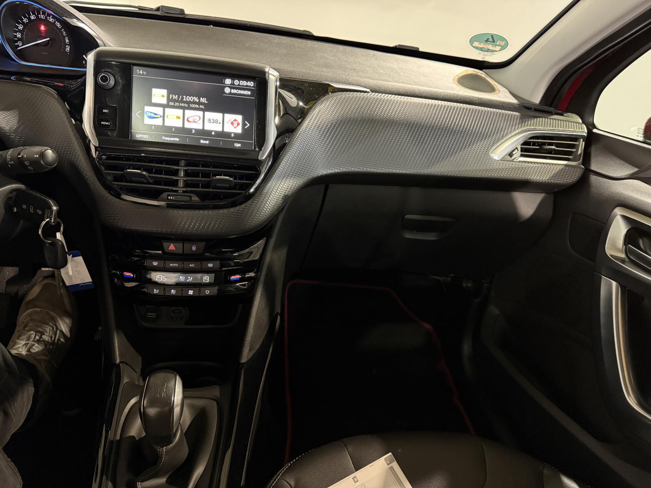 Voiture Peugeot 2008 1.2 PureTech Blue Lease Executive RF-108-N 141.645 km: photos 13