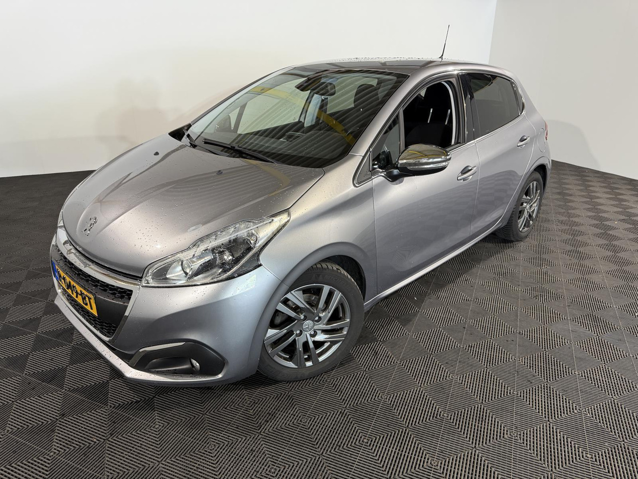 Peugeot | 208 | 1.5 BlueHDi Blue Lease Allure | 2019 | 183.354 km | R049BT | Geen oordeel - Voiture à hayon: photos 1 Peugeot | 208 | 1.5 BlueHDi Blue Lease Allure | 2019 | 183.354 km | R049BT | Geen oordeel - Voiture à hayon: photos 1