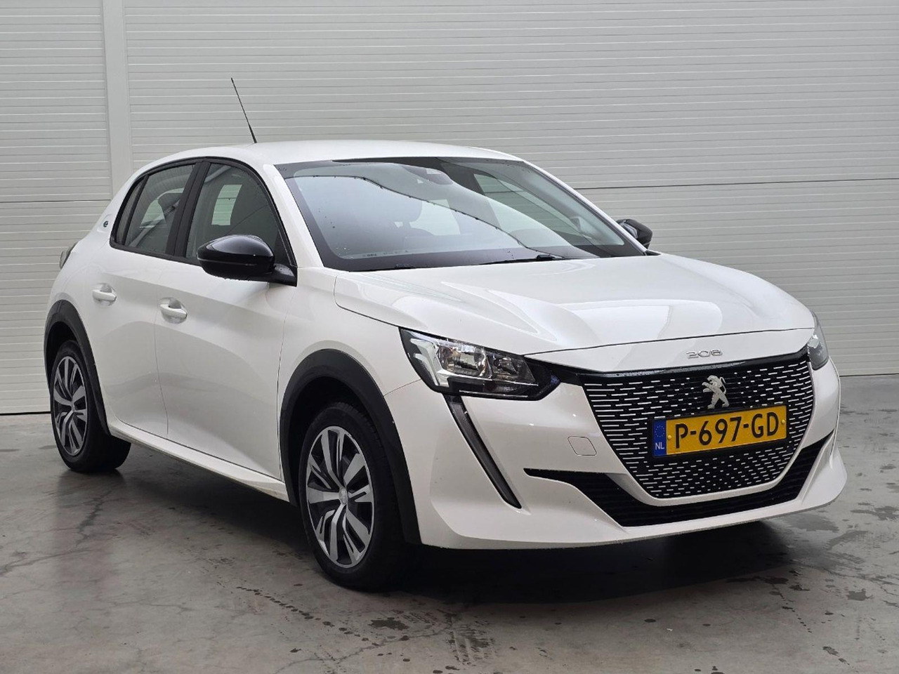 Peugeot e-208 EV Active 50 kWh | 2022 | 56.666 km | Automaat | P697GD | NAP: Logisch - Voiture à hayon: photos 2 Peugeot e-208 EV Active 50 kWh | 2022 | 56.666 km | Automaat | P697GD | NAP: Logisch - Voiture à hayon: photos 2
