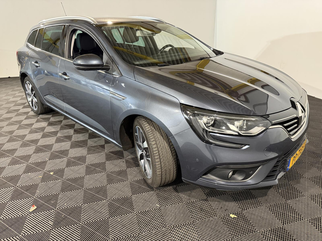 Renault | Mégane Estate | 1.2 TCe Bose | 2017 | 197.462 km | PP713F | Logisch - Voiture: photos 2 Renault | Mégane Estate | 1.2 TCe Bose | 2017 | 197.462 km | PP713F | Logisch - Voiture: photos 2